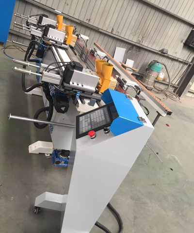 數控鉸鏈機2.jpg